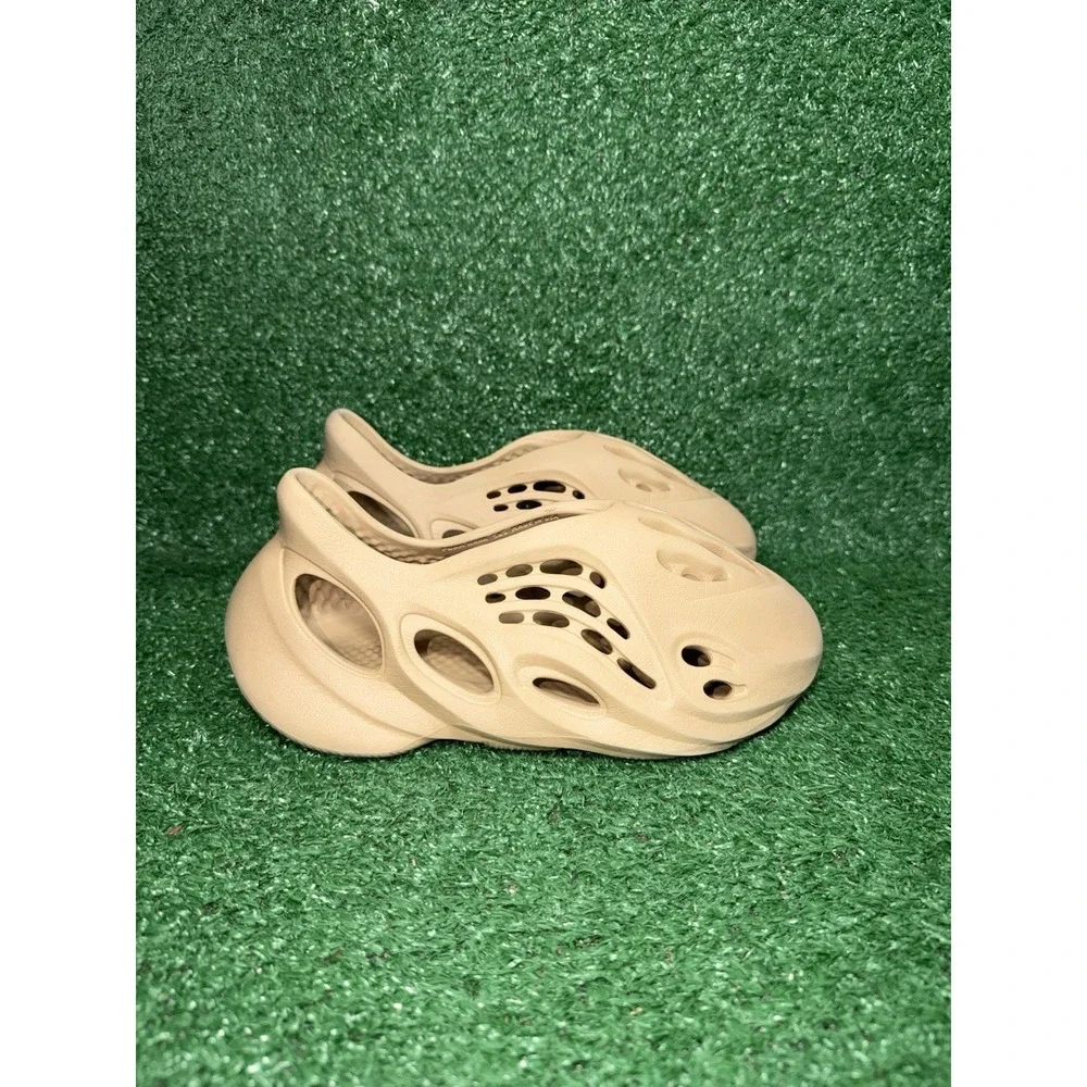 adidas Yeezy Foam Runner Mens Size 5 Womens Size 6.5 Ochre Brown Slip On Sandals - Picture 1 of 9